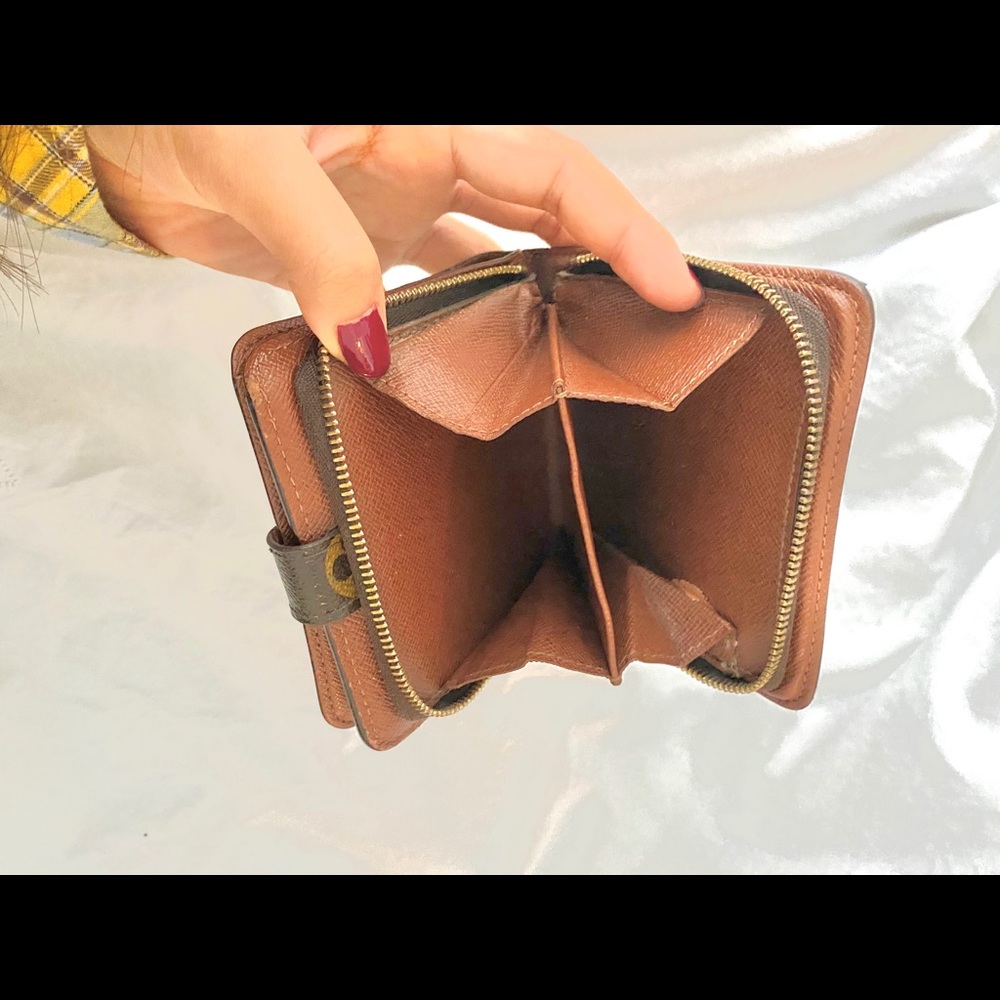 💯Authentic! LV wallet. - Picture 6 of 9